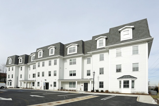 Building Photo - Fortune Square