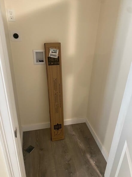 Building Photo - 520 Main St