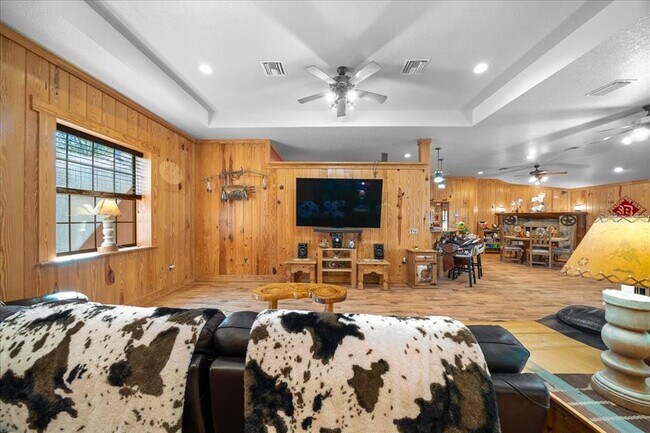 Building Photo - 3135 NE 49th St