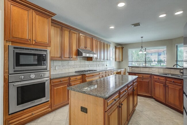 Building Photo - 18422 Windsor Lakes Dr