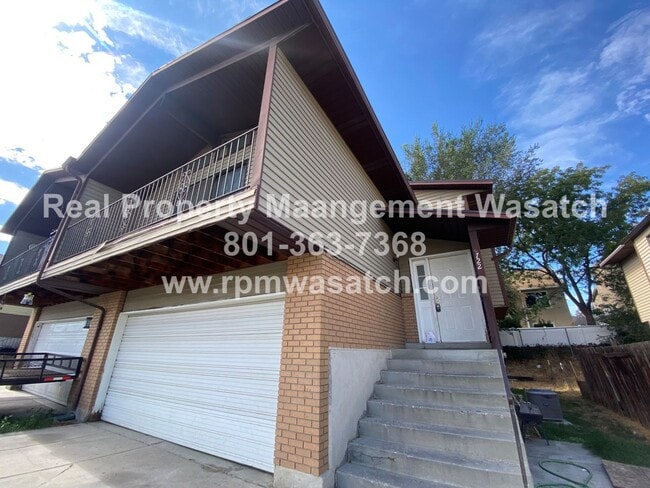 Building Photo - Check out This 3 Bedroom 1.5 bathroom Dupl...
