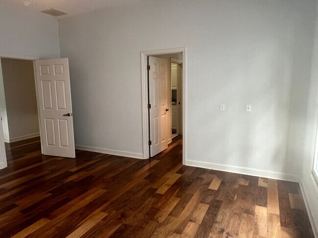 Building Photo - Spacious Updated Home in Windmill Harbour!