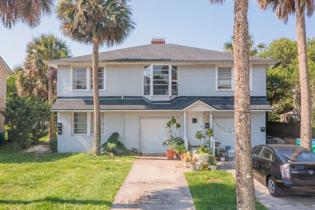 Building Photo - 215 Oleander St