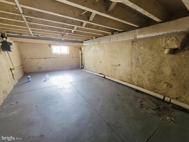 Building Photo - 923 E Schiller St