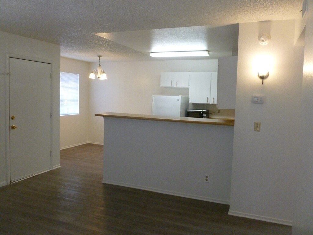 Building Photo - 2695 Jennydiane Dr