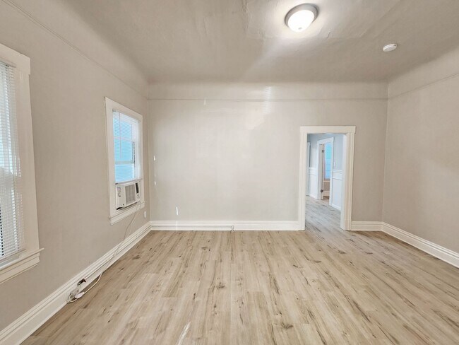 Building Photo - 811 V St