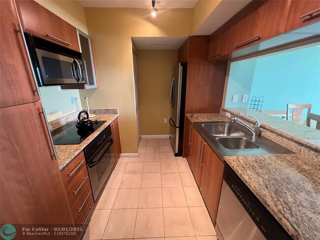 Building Photo - 610 W Las Olas Blvd