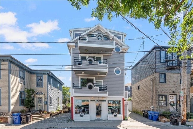 Building Photo - 492 Thames St