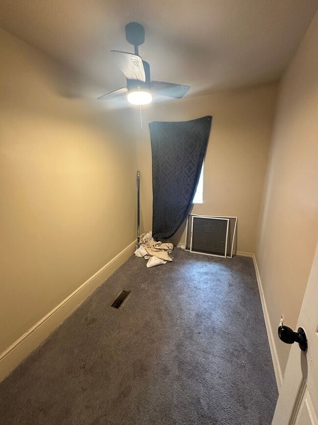 Building Photo - 2 Bedroom, 1 Bath Town Home