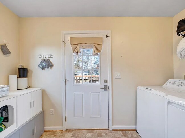 Building Photo - 2 Bedroom/1 Bath House