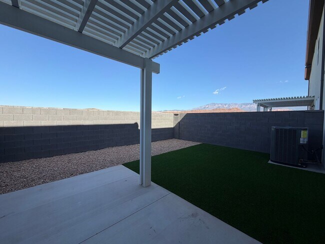 Building Photo - BRAND NEW TOWNHOME FOR RENT!