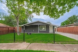 Building Photo - 2226 Rainbow Dr