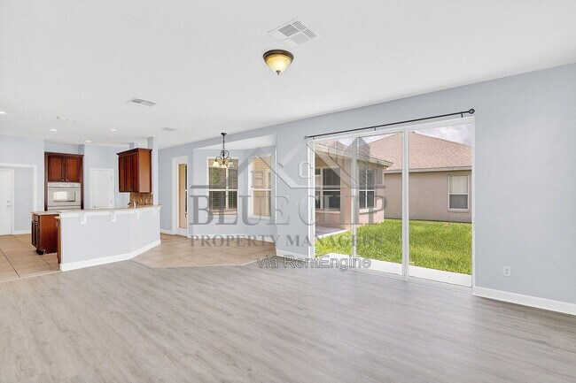 Building Photo - 10074 Iverson Dr