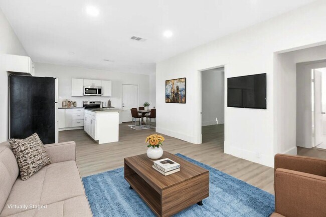 Building Photo - 2105 Walnut St