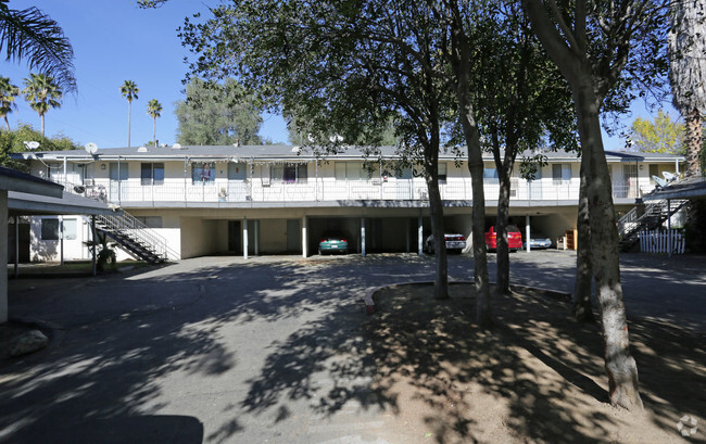 Building Photo - Jardin De Mariposa