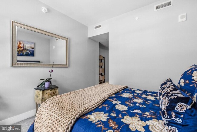 Building Photo - 1300 4th St SE