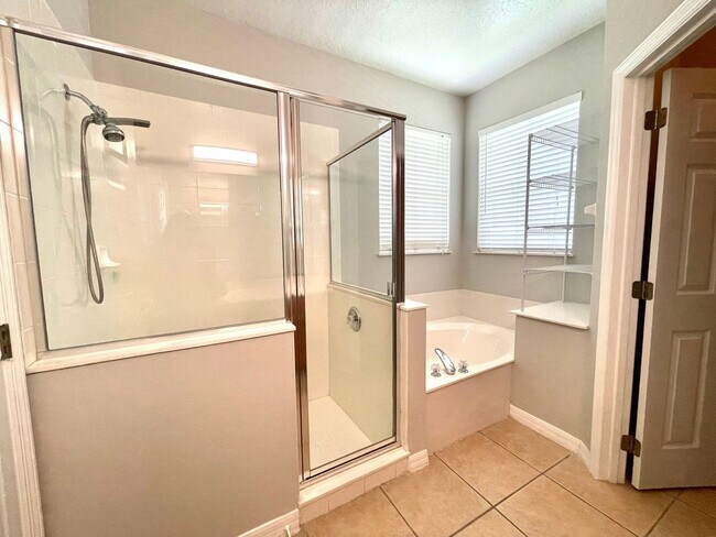 Building Photo - SOUTHEAST ORLANDO  - NICE UPGRADED HOUSE IN TIVOLI WOODS VILLAGE