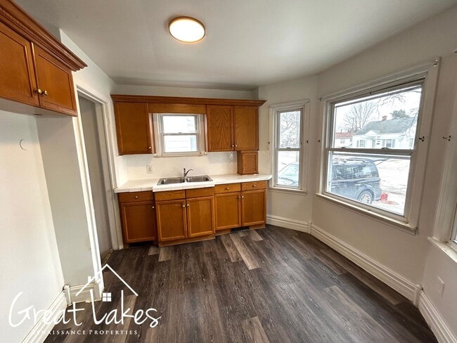 Building Photo - Charming 2 Bedroom 1 Bathroom now available for rent