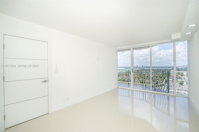 Building Photo - 7601 E Treasure Dr