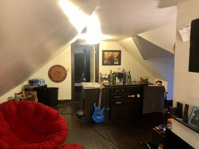 Building Photo - Xavier & UC Students - 2026-2027 School Year - Spacious House with Backyard and Deck!