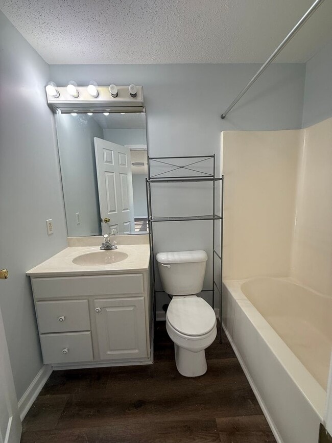 Building Photo - 2-3 Bedroom house with 2 bathrooms and garage