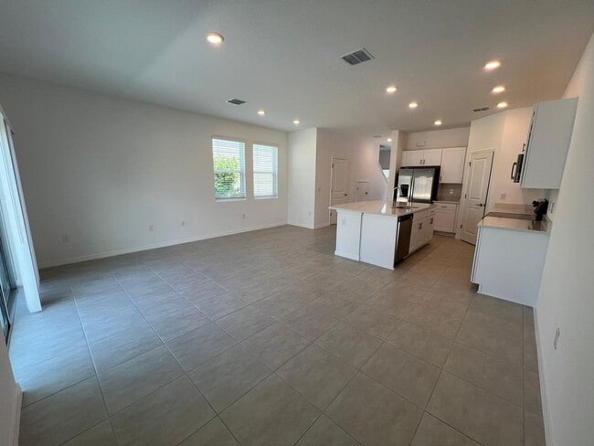 Building Photo - 2541 Penguin Blvd