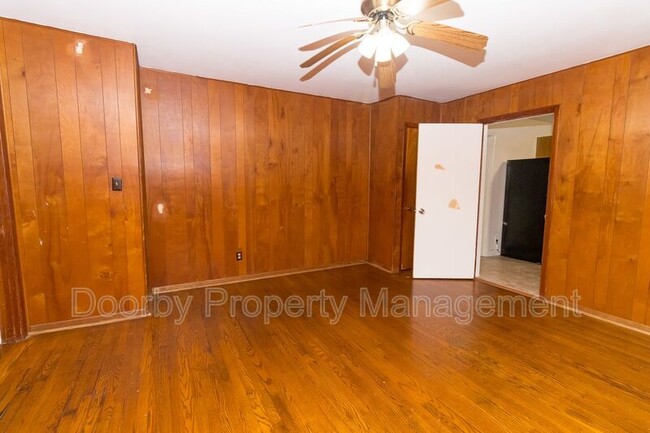 Building Photo - 1828 Dogwood Dr