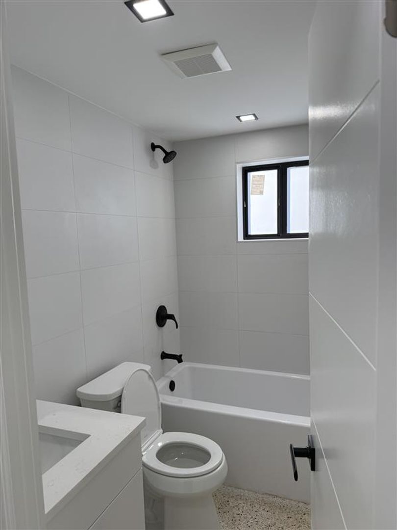 Interior Photo - 634 SW 2nd St