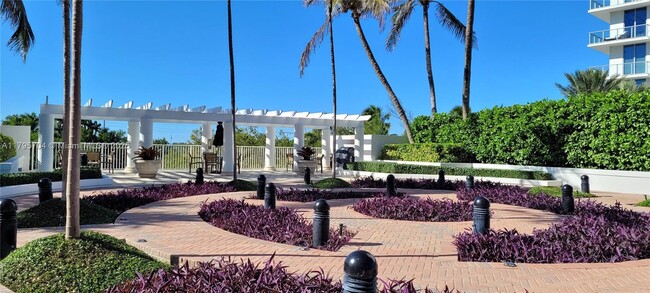 Building Photo - 4600 N Ocean Dr