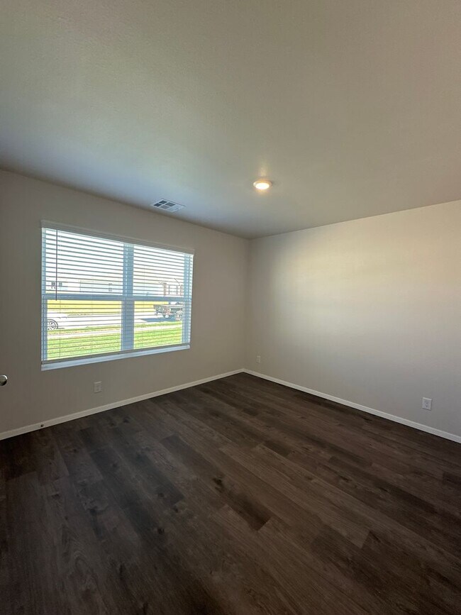 Building Photo - NOW PRELEASING! — Cozy 3 Bed, 2 Bath Home in Red Plains!
