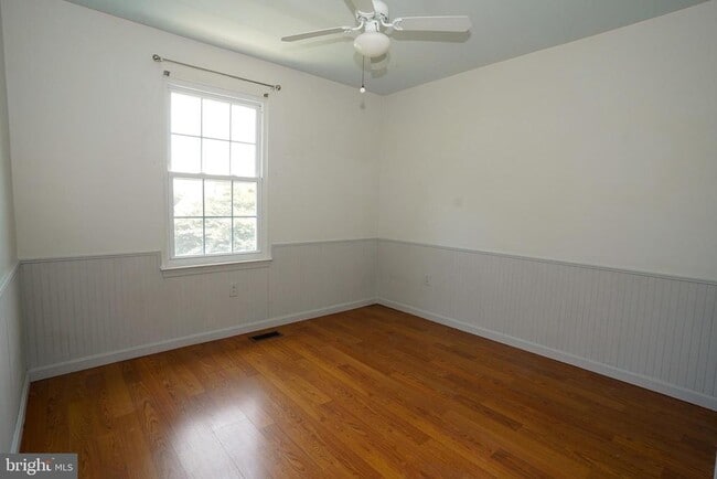 Building Photo - 7862 Centergate Ct
