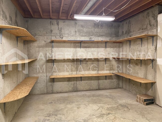 Building Photo - Deposit Pending! - Private Estate Living on Over 3 Acres! Available to view NOW!