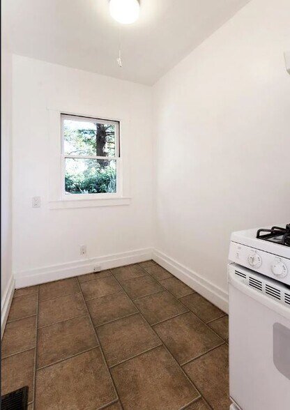 Building Photo - 49 Beverly Rd