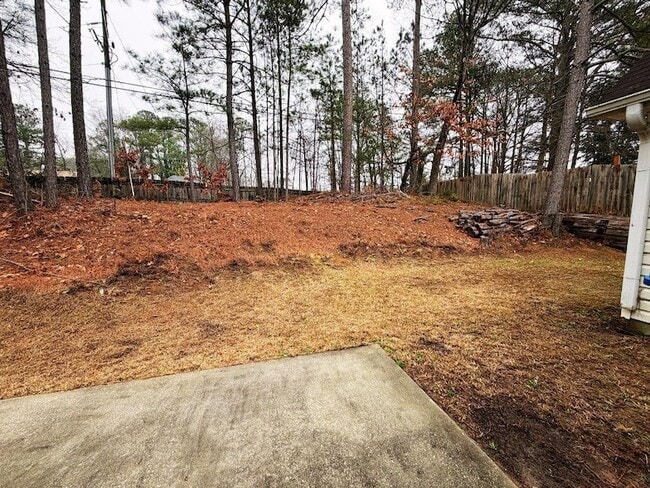 Building Photo - 5410 Twin Lakes Dr