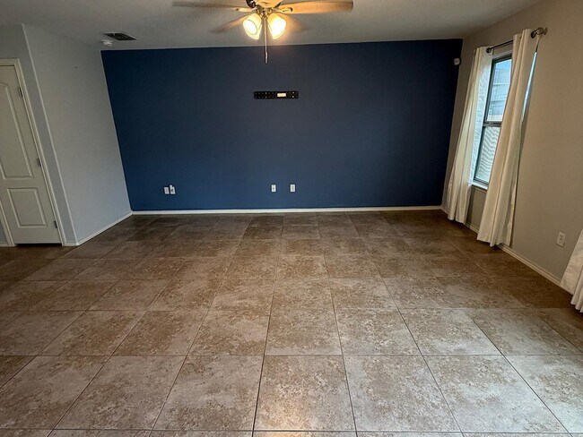 Building Photo - 6118 Fraile Dr