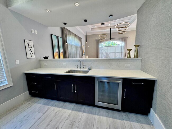Building Photo - 9857 Baywinds Blvd