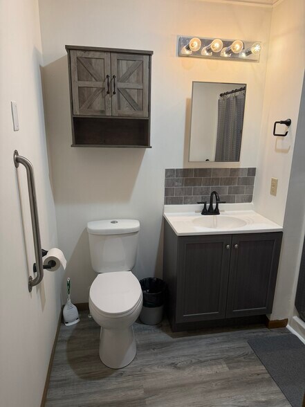 Building Photo - 604 S Polk St