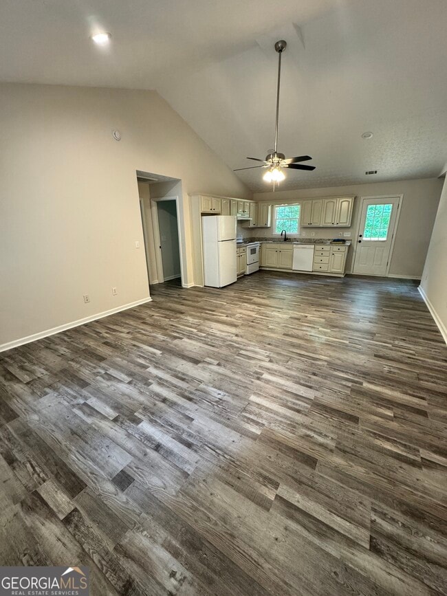 Building Photo - 39 Royal Oaks Ln