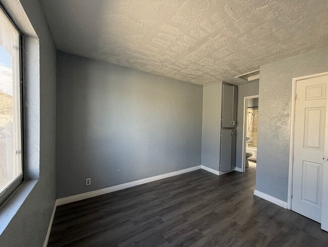 Building Photo - P156