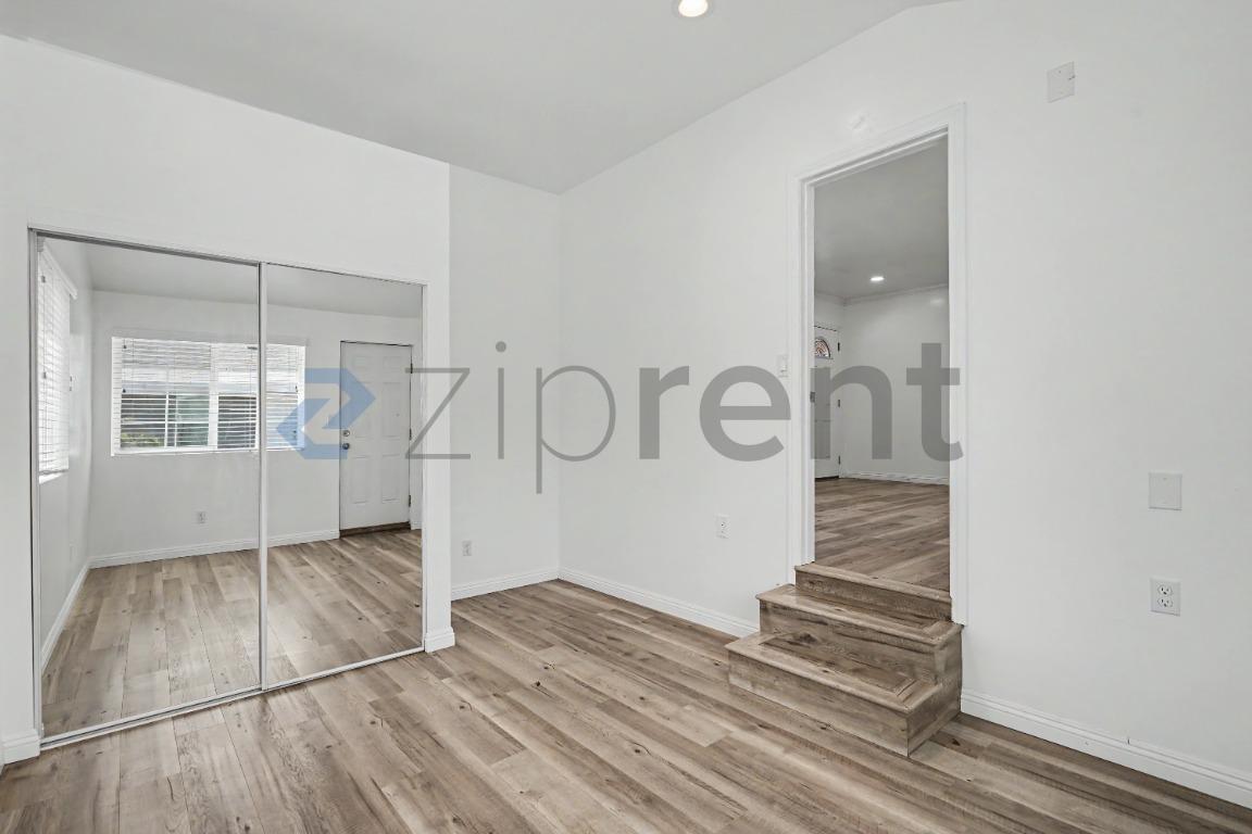Building Photo - Unit
