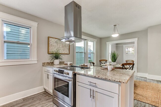 Building Photo - Charming historic home near downtown