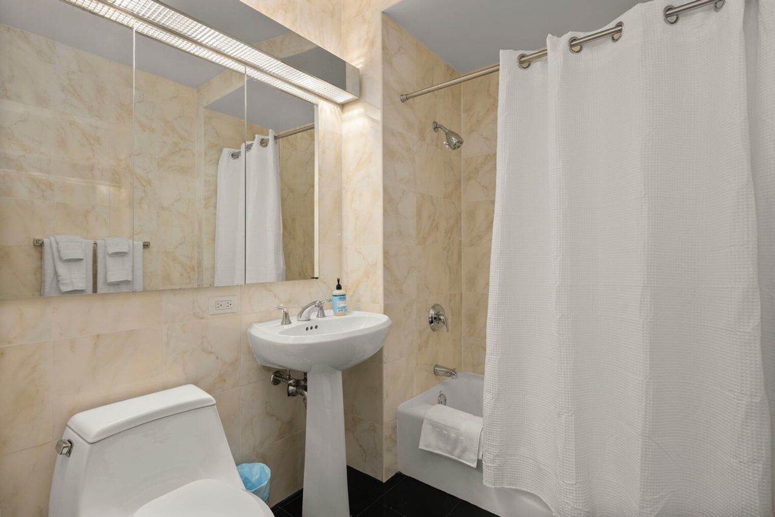 Building Photo - 420 E 61st St