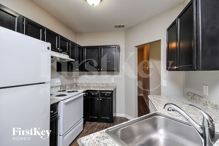 Building Photo - 8213 Gancedo Ave
