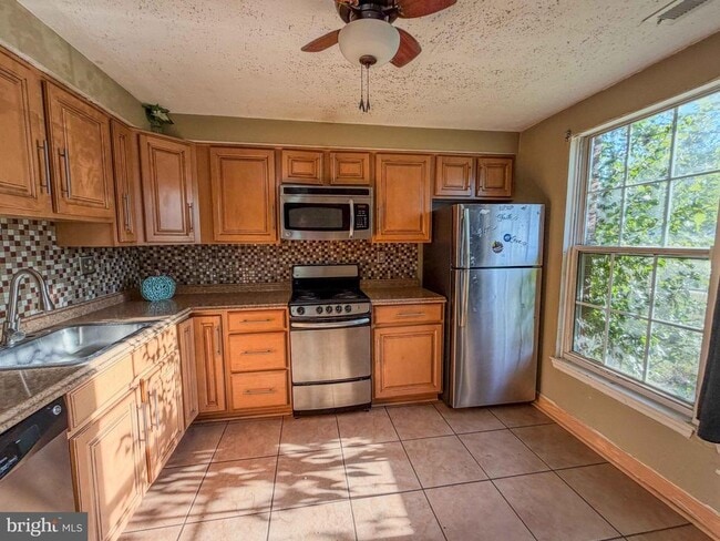 Primary Photo - 58 Vanderbilt Ct
