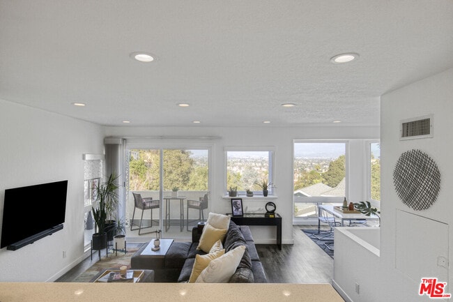Building Photo - 4110 Vanetta Pl