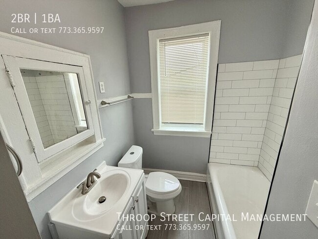 Building Photo - 1621 S Komensky Ave