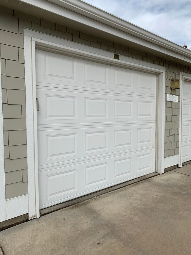 Building Photo - Beautiful 2 Bedroom, 2.5 Bath Townhome for Rent in Loveland!