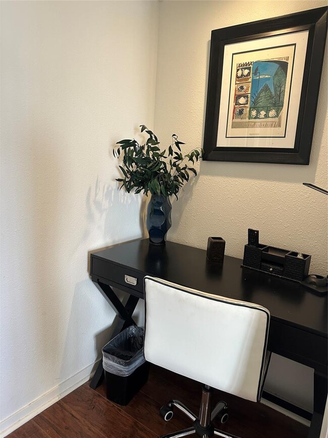 Building Photo - 1122 Colorado St