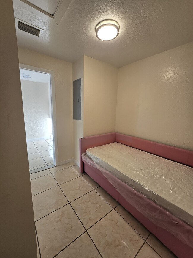 Building Photo - 28021 SW 142nd Ct