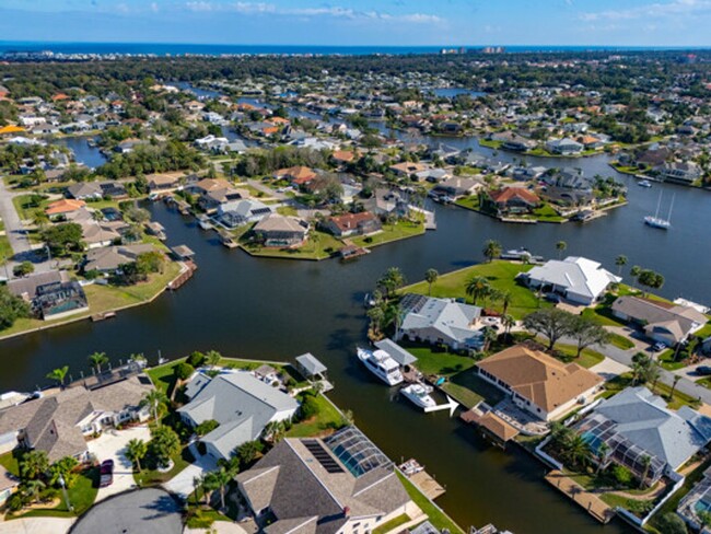 Building Photo - 4/3/2 Home on Saltwater Canal